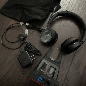 Voyager 4220 Headset with Accessories